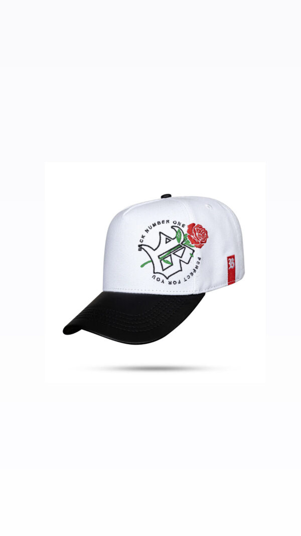 Boné BLCK Snapback Side Rose Aba de Couro Branco