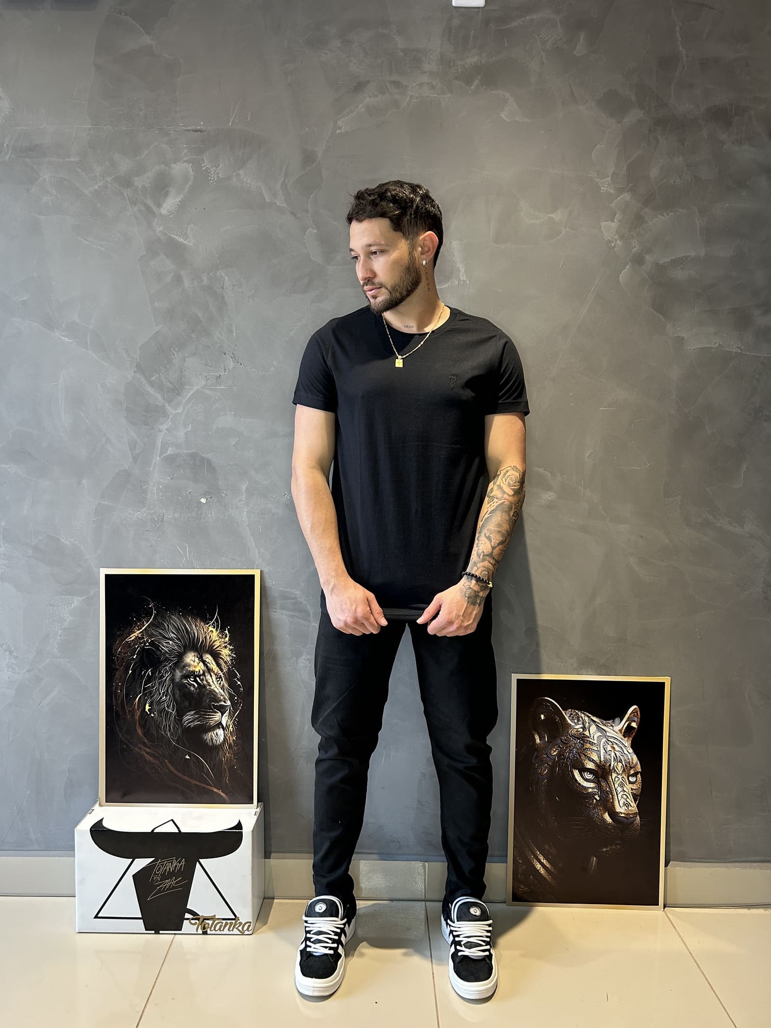 Camiseta Básica Bordado Masculina Preta