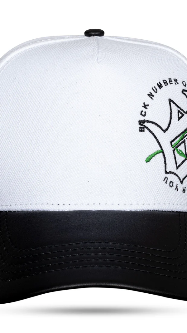 Boné BLCK Snapback Side Rose Aba de Couro Branco