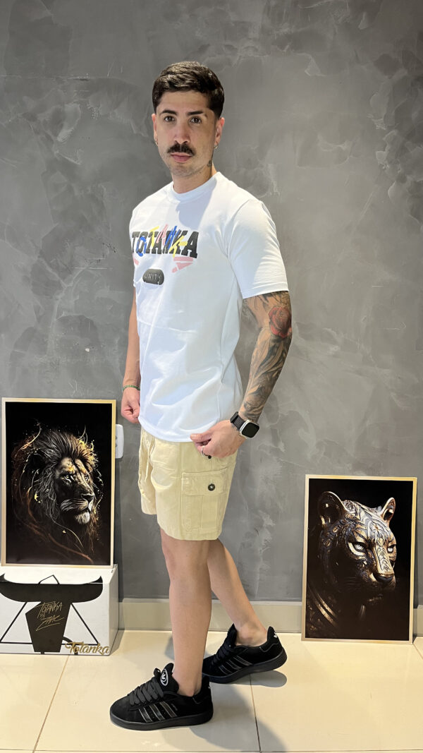 Camiseta regular ADAPT Totanka Branca