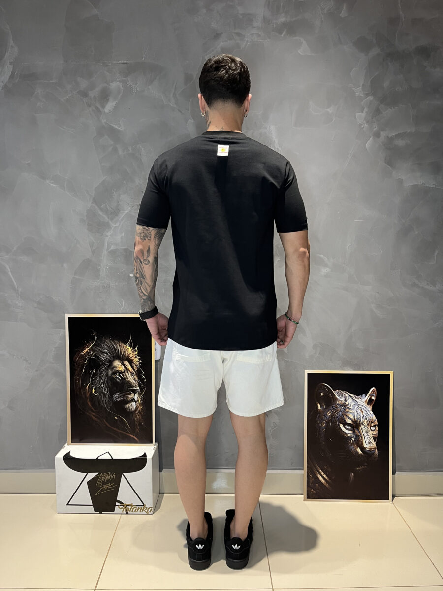 Camiseta regular ADAPT Totanka Preta - Image 4